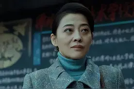 整容后遗症慢慢凸显，牛莉的脸部状态，慢慢走了下坡路图片