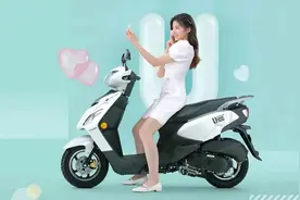 外观甜美，一款千元的小踏板，豪爵新车U100图片