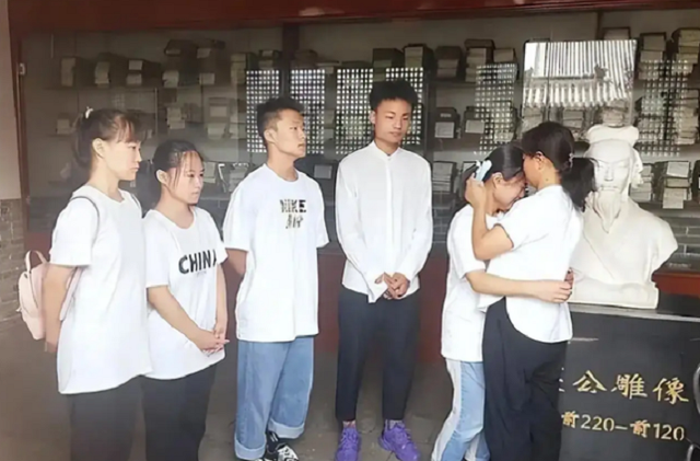 被选为奥运福娃的5胞胎：养育不易累死父亲，20岁孩子在上大学