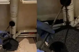 家中水管莫名堵塞，女子花400元请人疏通，挖出一堆黑乎乎的东西图片