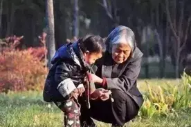 人老了，帮忙带孙子、外孙时，要做到“三问，三不问”图片