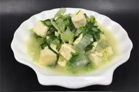 小白菜炖豆腐这样做真好吃，比饭店做的还香，营养解馋，清淡鲜香图片