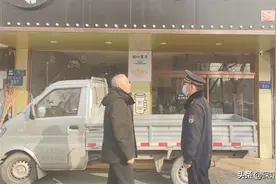 聚焦新颜值 创城在行动“住改商”集中整改中 保定永华北大街的两位餐饮店主积极配合图片