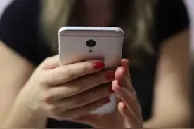 并非迷信！无论男女，这4个时间点切记不要玩手机，记得提醒家人图片