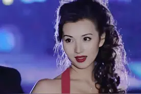 隐婚生子13年后，“万人迷”陈好近照流出，网友：白发戴花君莫笑，岁月从不败美人图片