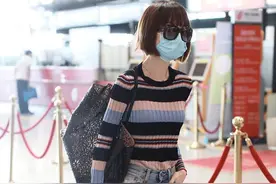 鲁豫虽瘦出排骨精，但穿搭品味还真不错，简约打扮打造时髦气质图片