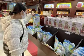 节日临近，拉萨市场土特产卖得火！返乡伴手礼你选了哪些？图片