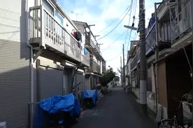日本5平米的单身公寓，马桶就在床铺旁边，每个房租超过8万日元图片