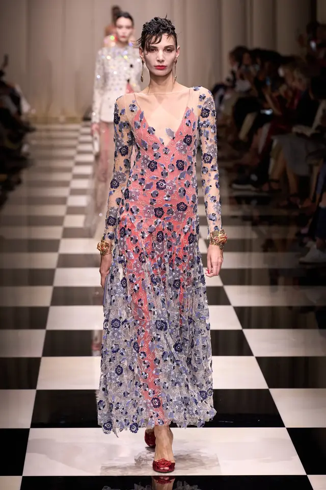 ������Armani Priv�� 2023 �ﶬ�߶�ϵ��Ůװ