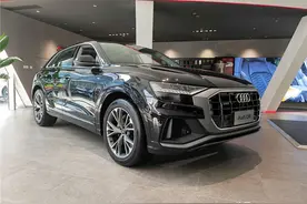 22款奥迪Q8 55TFSI豪华动感型：3.0T+8AT纯进口奥迪，上路不到90万图片