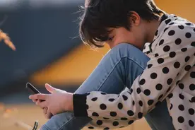 想让孩子放下手机、节制游戏？试试这五个落地有效的育儿方法吧图片