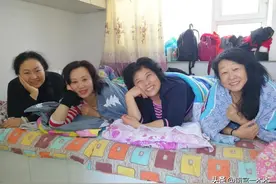 东北人晚上一大家人睡一个炕，不觉得尴尬吗？当地姑娘说了大实话图片