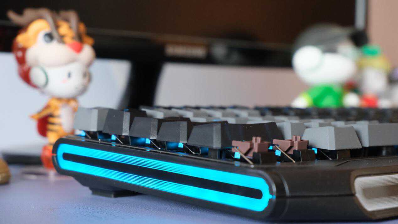 搭载第三代茶光轴，游戏快人一步，双飞燕血手幽灵B980使用体验