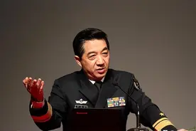 张召忠预言成真？掏空国库建造的2艘航母，如今彻底沦为废铁图片