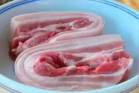 保鲜猪肉时，直接放冰箱就错了，肉店老板教我一招，放半年仍新鲜图片