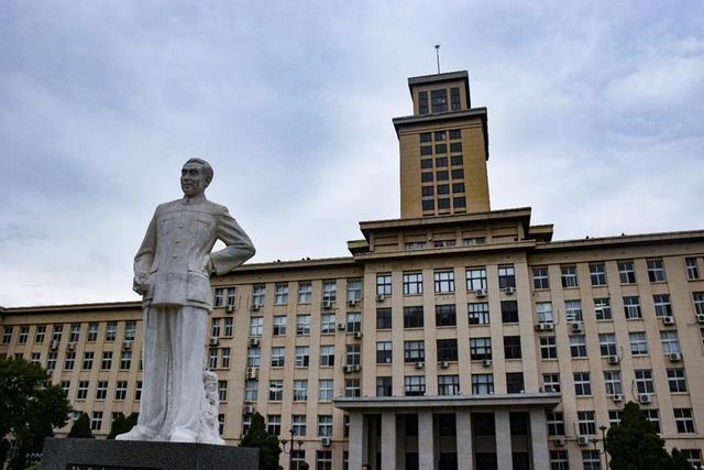 南开大学法学院拟新增一名副院长,非科班出身,仅34岁