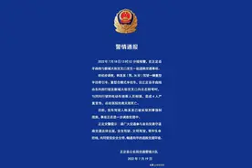 4少年同骑1台电瓶车，与重型挂车相撞身亡图片