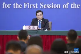 第一粒纽扣扣错了、想让对方参加残奥会、狂飙……秦刚妙语谈美国图片