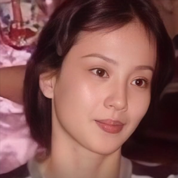 刘亦菲的妈妈刘晓莉：两婚两离，至今单身，长得比女儿还漂亮