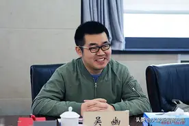 吴幽因未兑现母校1100万捐款被诉，学校曾为其举办捐赠仪式图片