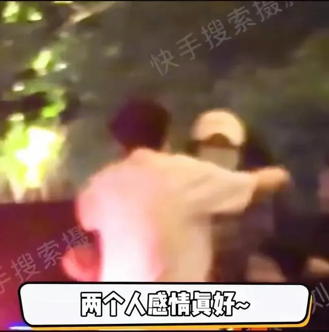 震惊：杨颖与贾世凯意大利度假曝光！海滩尽情享受引发网友热议！