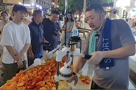 40岁资深演员夜市摆摊卖果汁！惨遭管理员驱赶，气愤发视频控诉图片