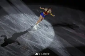 特鲁索娃再现经典蟹步图片