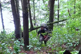 十人荒野求生挑战，独自生活100天，可获得50万美金的奖励！图片