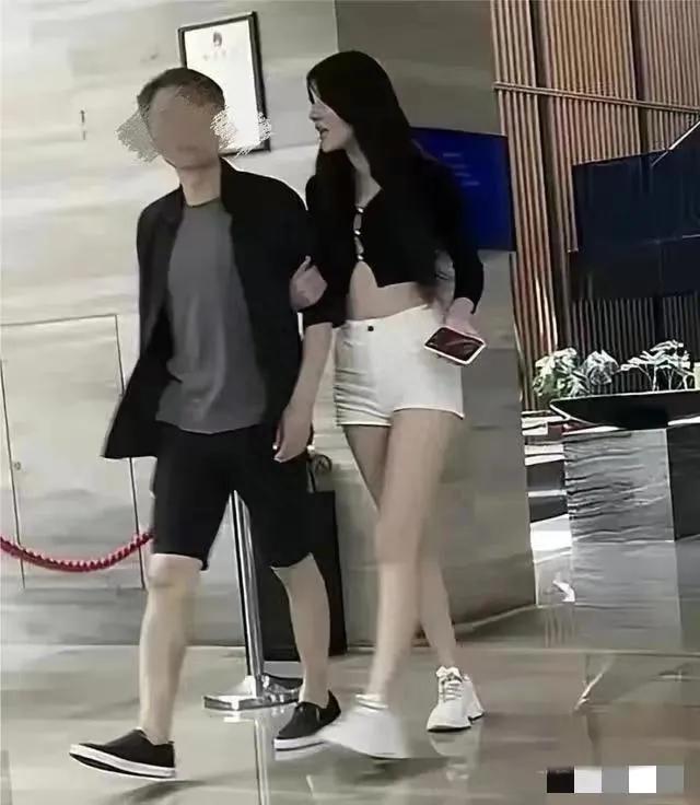 武汉学副教授被曝光，吃顿饭做四次爱，武汉大学宣布开除