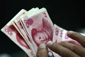 200万存银行，三年期存款利率3.98%，值得存吗？内行人：值得深思图片