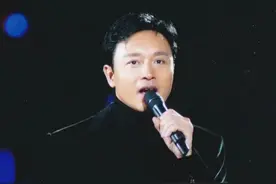 张国荣生前最后一次公开亮相：手抖状态不佳，仍把笑容留给观众图片