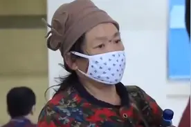 故事:农妇体内4颗肾脏,吃喝拉撒都让丈夫伺候,医生一句话让她崩溃图片