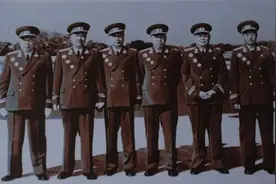 六大元帅合影：罕见，全副军装图片