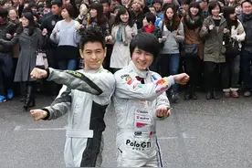 同样是“明星车手”，把韩寒和林志颖放在一起看，差别就出来了图片