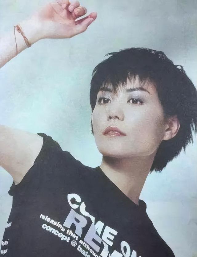 王菲：两婚两离，53岁和谢霆锋只恋爱不结婚，今两个女儿成她烦恼
