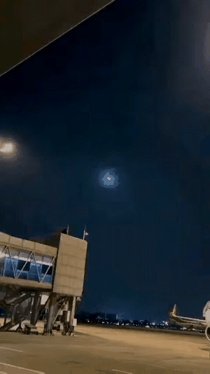昨晚成都上空惊现UFO，是外星人造访地球还是成飞高科技飞行器？