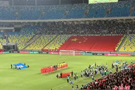 刚刚，国足战平马来西亚图片