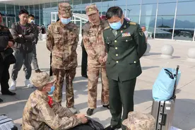 首批凉山籍新兵在新火车站奔赴新征程图片