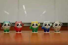 【晶彩看点】当检察官解锁冰墩墩盲盒图片