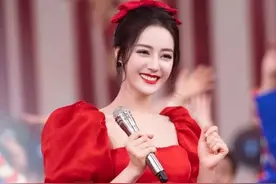 女明星自爆被催婚！开玩笑，迪丽热巴怎么可能没人要呢？图片