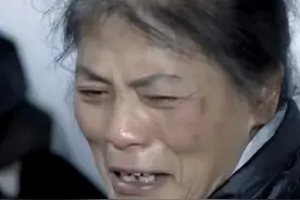 湖南女大学生因爱崩溃，与拾荒老人生下一子，母亲：年龄大会疼人图片