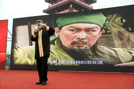 过气老戏骨的尴尬现状：接廉价商演、卖假货消费情怀、直播被骂哭图片