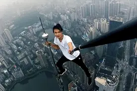 为了10万元，爬上263米高楼做引体向上的湖南小伙，已经去世5年了图片