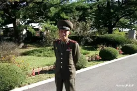 朝鲜人喜欢戴一顶大檐帽，又大又高，看上去非常夸张图片
