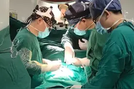 福建宝宝出生3天就命悬一线，协和医院医生修复心脏上的“水管”图片