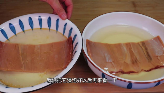 泡发鱿鱼的最佳方法 2026年泡发鱿鱼的最佳方法是什么,怎样判断鱿鱼是