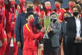 王珊珊变单身富婆！年薪百万，亚洲杯奖金至少200万，被父母催婚图片