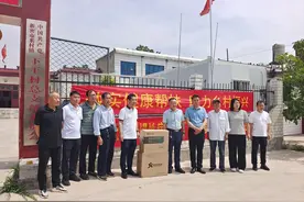 做实健康帮扶，助力乡村振兴。“健康饮水与慢性病防治”进新密。图片