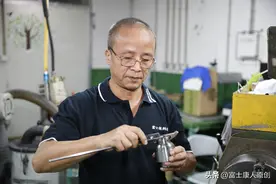 入职富士康23年，他从课长干到组长，挣到4套房、1辆车、1个奖图片