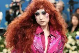 尺度太大不敢看！纽约这一夜，女星们热辣惹火，网友：不如不穿图片